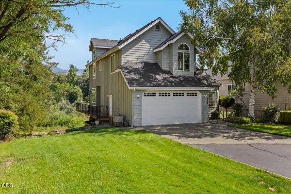 900 SE Mystic Drive, Grants Pass, OR 97527