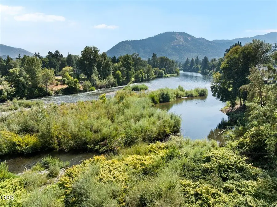 900 SE Mystic Drive, Grants Pass, OR 97527 - #2