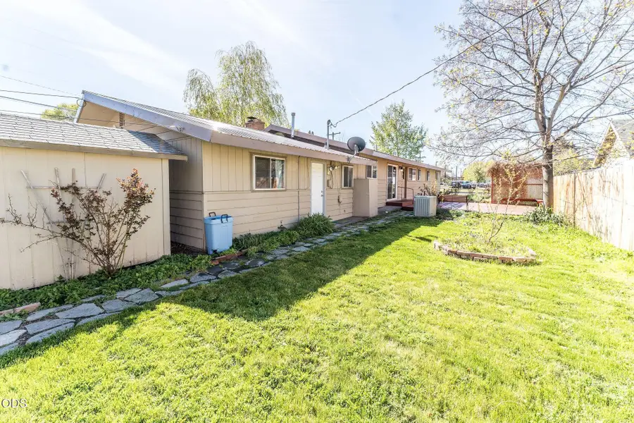 309 NW 9th Street, Redmond, OR 97756 - #2