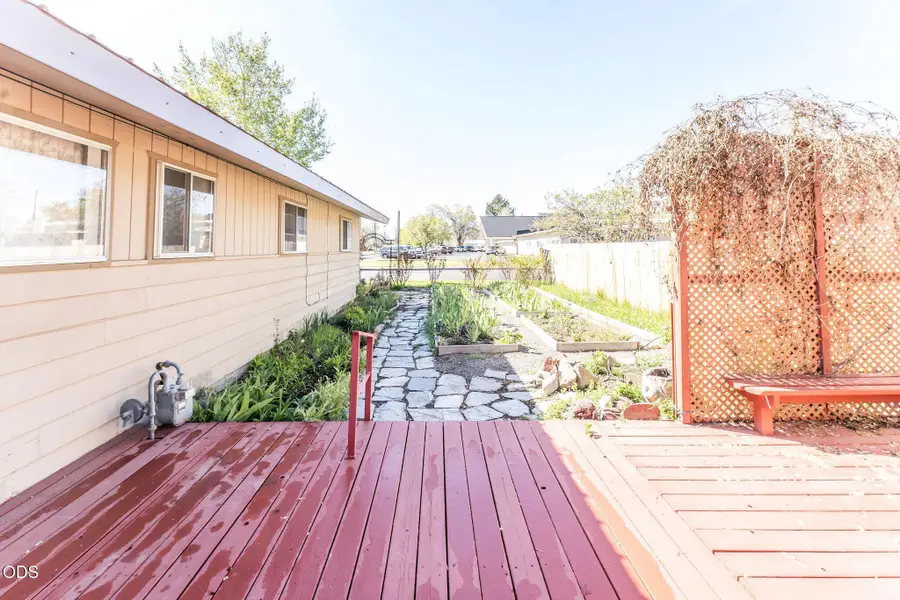 309 NW 9th Street, Redmond, OR 97756 - #3