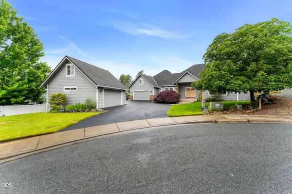 212 NW Canyon View Drive, Grants Pass, OR 97526