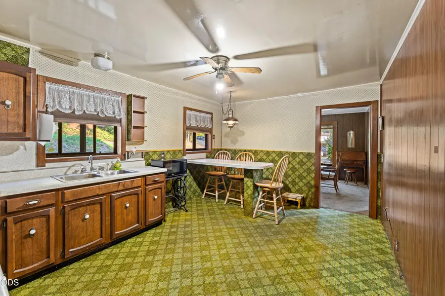 1211 NW B Street, Grants Pass, OR 97526 - #3