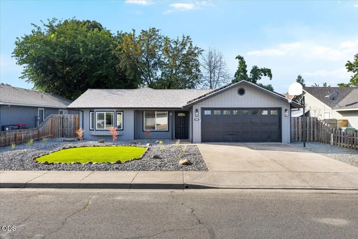 338 Joseph Street, Central Point, OR 97502 - #1