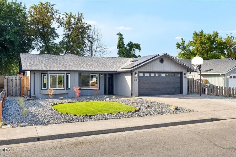 338 Joseph Street, Central Point, OR 97502 - #2