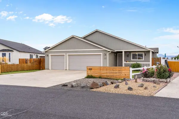 233 Center Ridge Drive, Culver, OR 97734