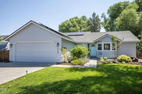 1930 SW 27th Street, Redmond, OR 97756