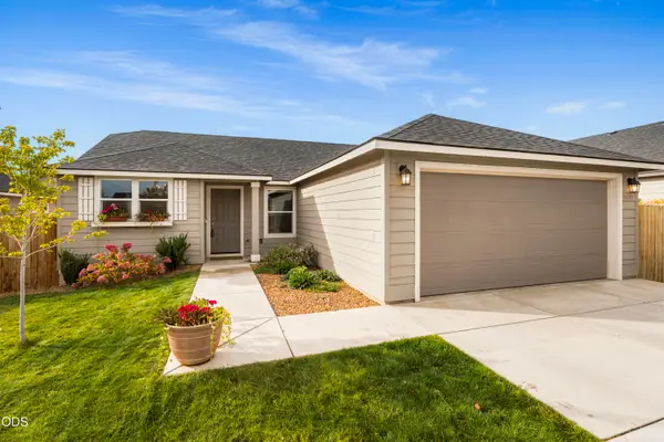 3822 SW Pumice Avenue, Redmond, OR 97756