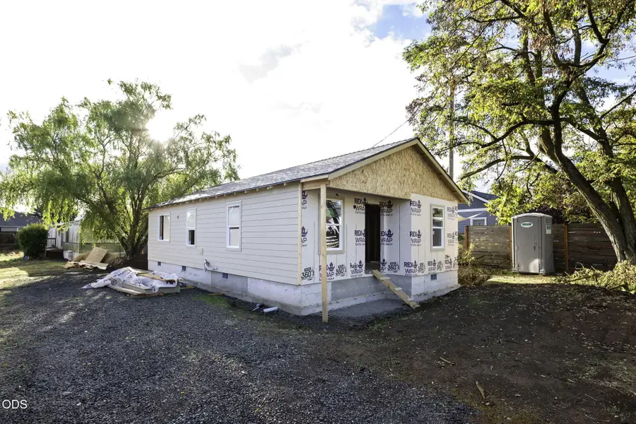 1295 Thomas Road, Medford, OR 97501 - #2