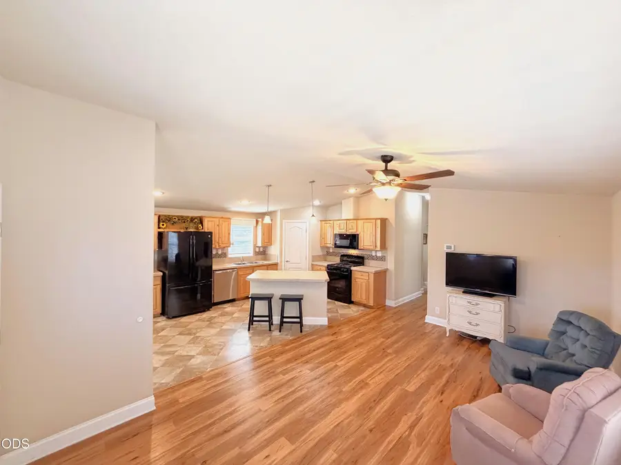 204 Kingsley Drive, Grants Pass, OR 97526 - #3