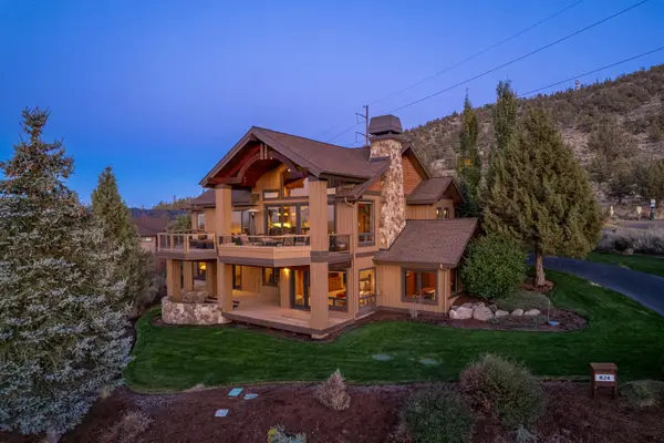 824 Highland View Loop, Redmond, OR 97756