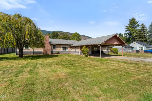 175 W Evans Creek Road, Rogue River, OR 97537