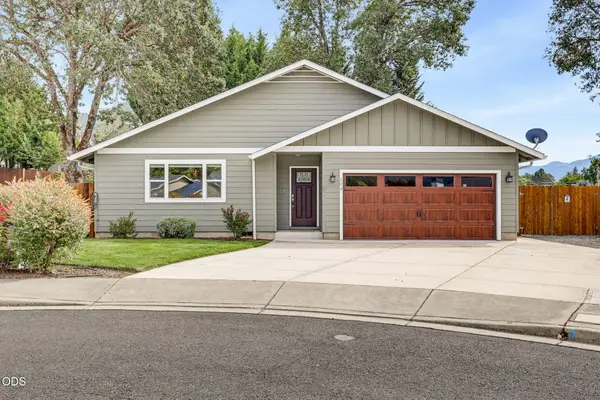 104 Vista Circle, Rogue River, OR 97537