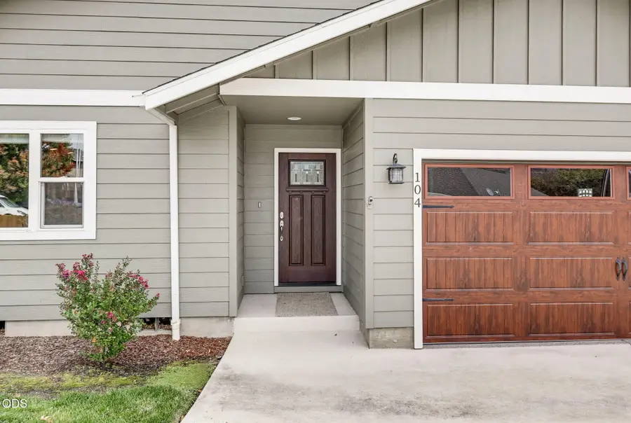104 Vista Circle, Rogue River, OR 97537 - #2