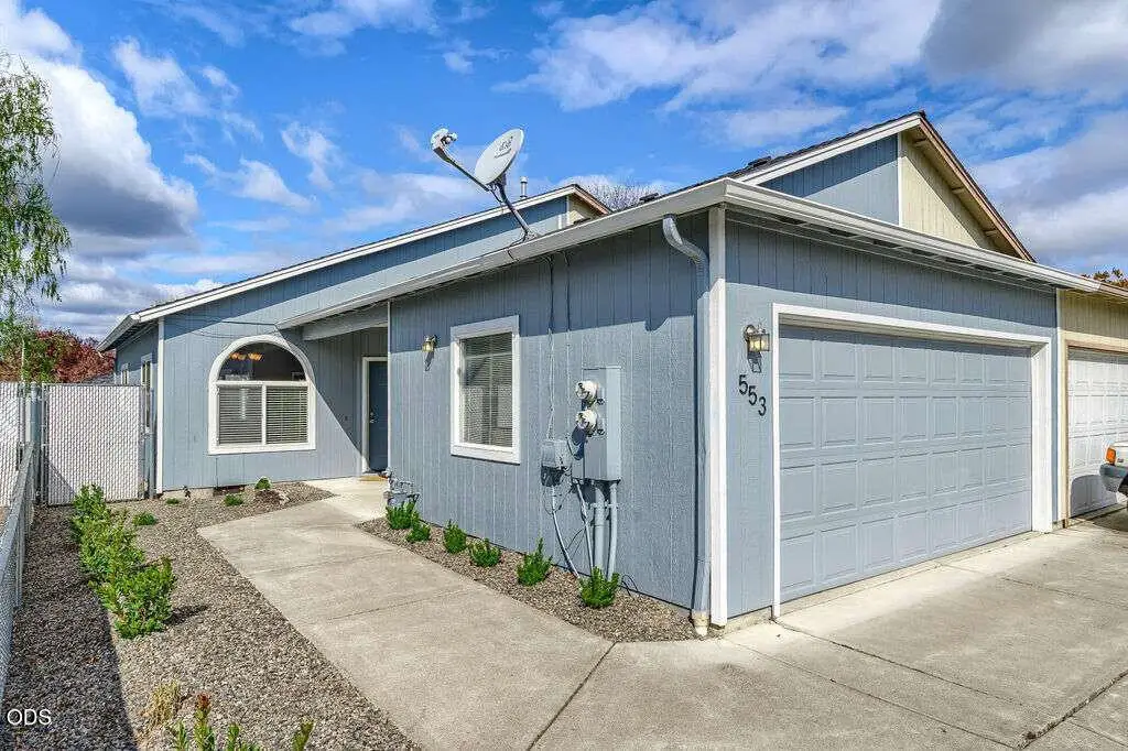 553 Mountain View Drive, Central Point, OR 97502 - #1