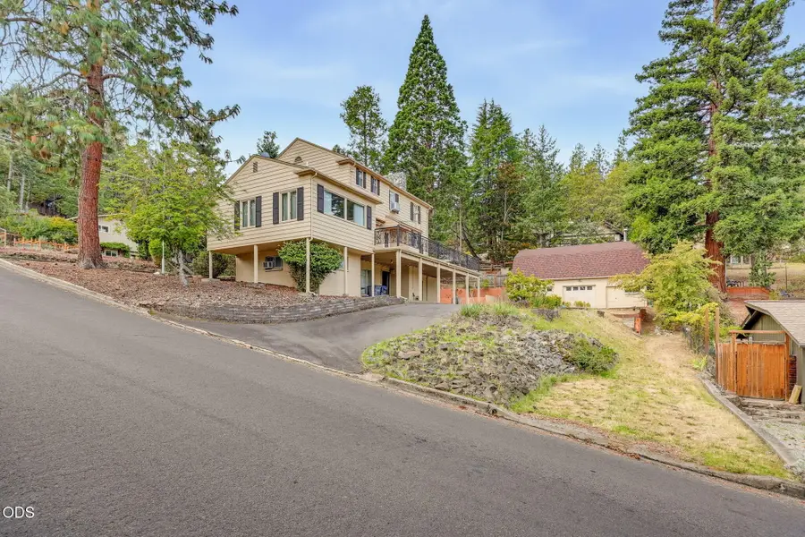 1395 Woodland Drive, Ashland, OR 97520 - #2