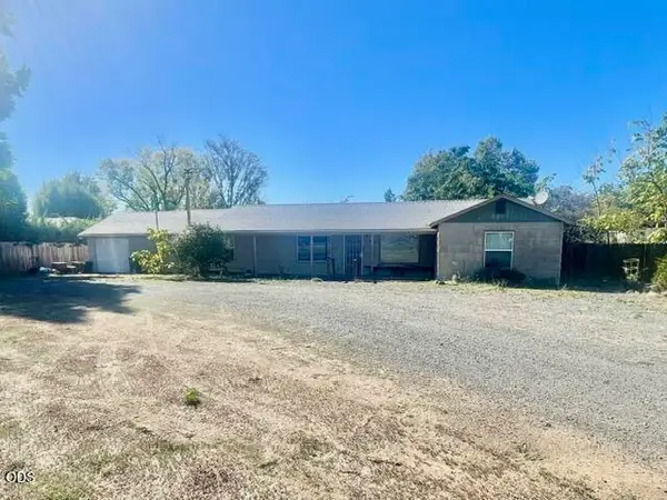 1425 Crater Lake Avenue, Medford, OR 97504