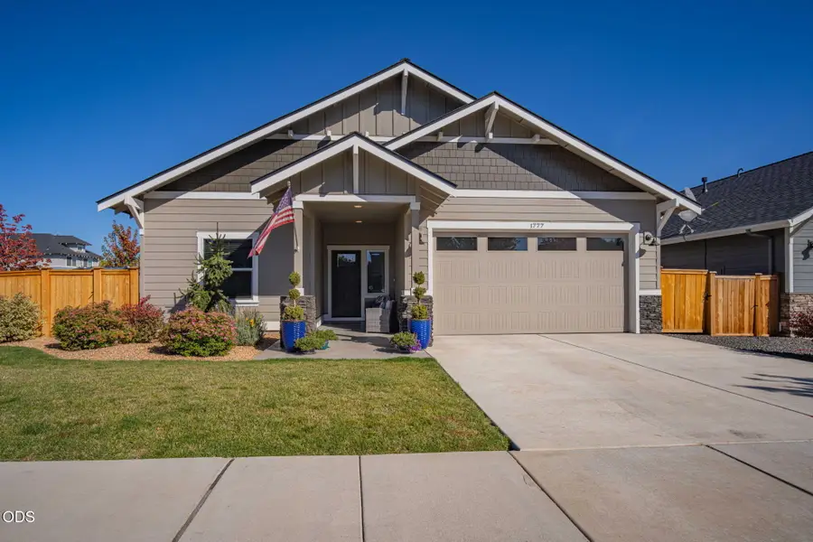 1777 NW Hemlock Avenue, Redmond, OR 97756 - #3