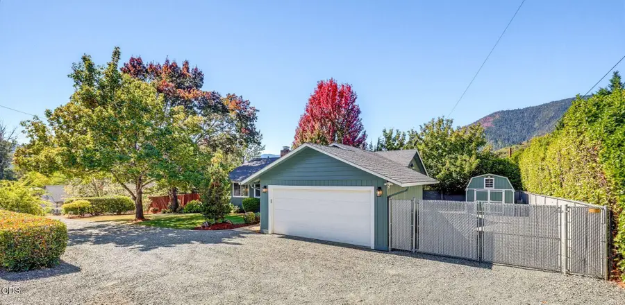 529 Broadway Street, Rogue River, OR 97537 - #2