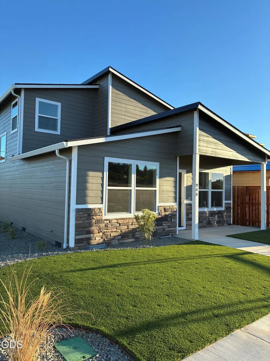 944 Honey Bee Street, Medford, OR 97501 - #3