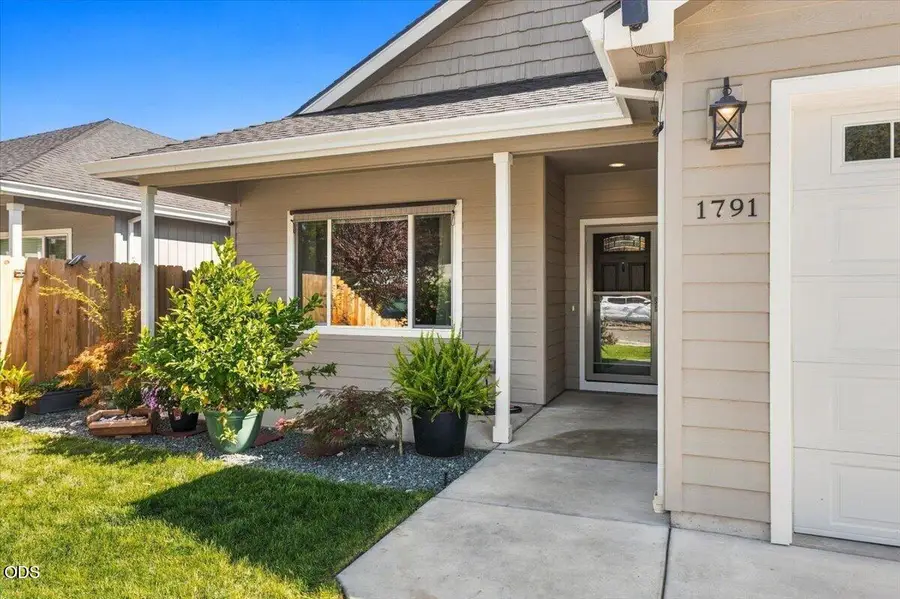 1791 Lillian Street, Medford, OR 97501 - #3