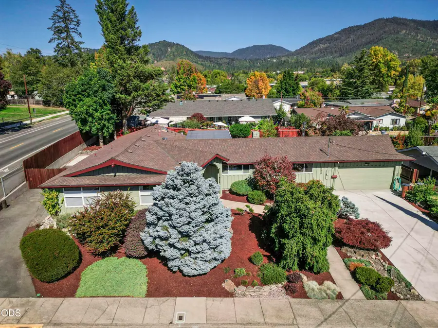 734 NW Midland Avenue, Grants Pass, OR 97526 - #2