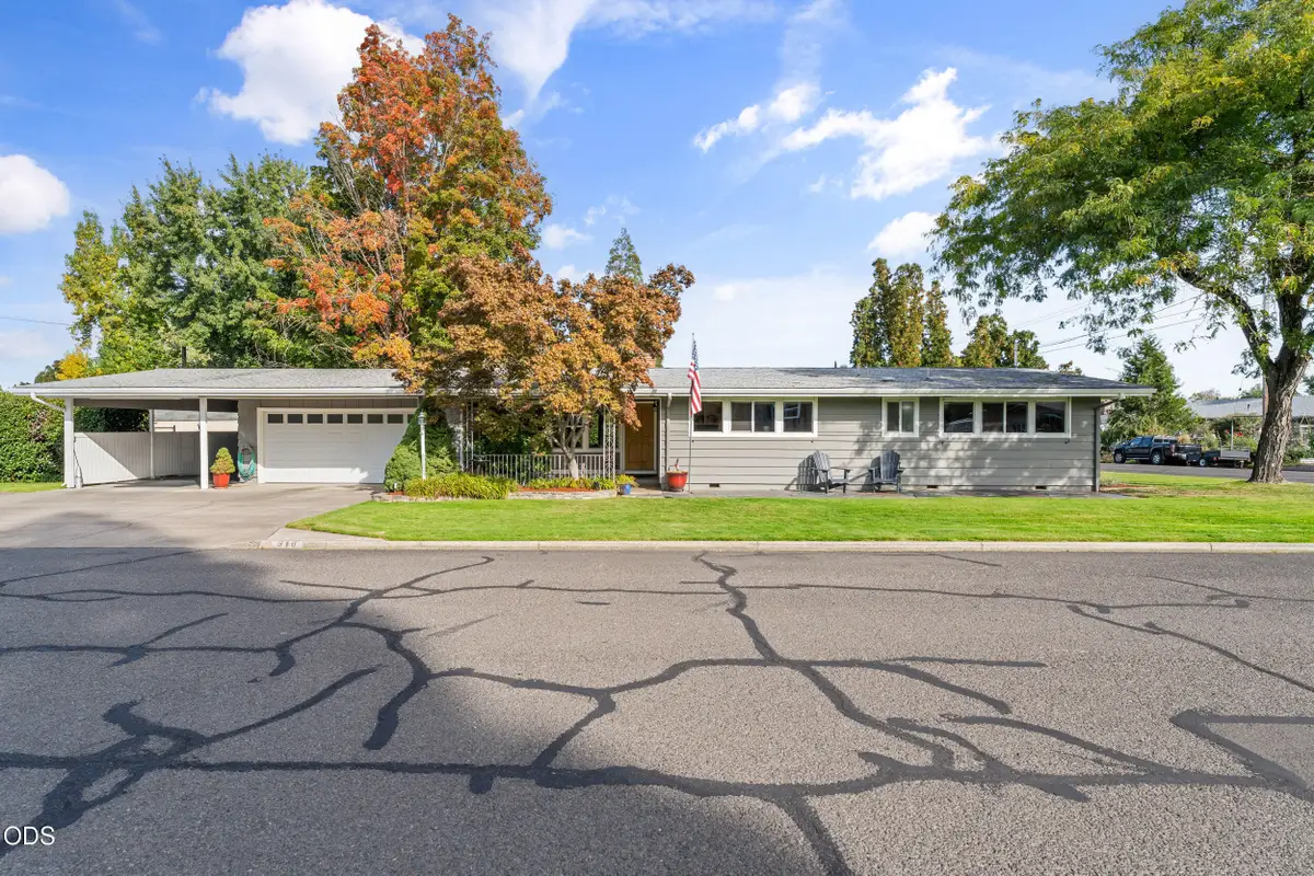 910 Crown Avenue, Central Point, OR 97502 - #1