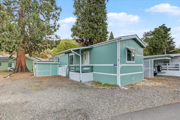 7 Brophy Way #UNIT 5, Shady Cove, OR 97539