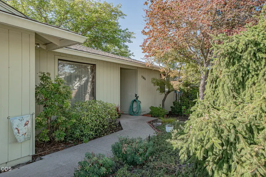 1546 Roberts Road, Medford, OR 97504 - #2