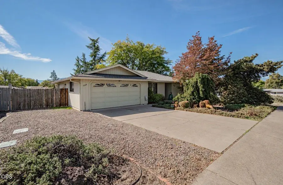 1546 Roberts Road, Medford, OR 97504 - #3