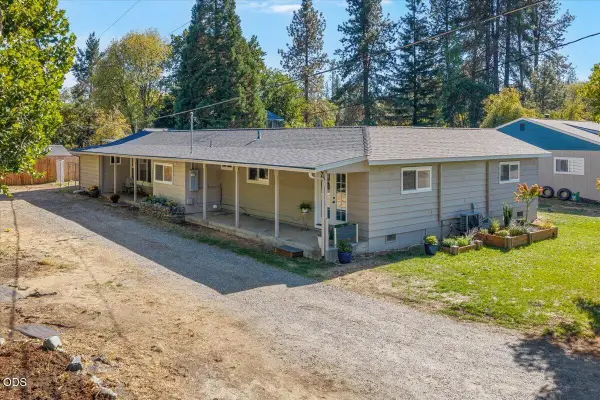 165 Laubach Lane, Grants Pass, OR 97526