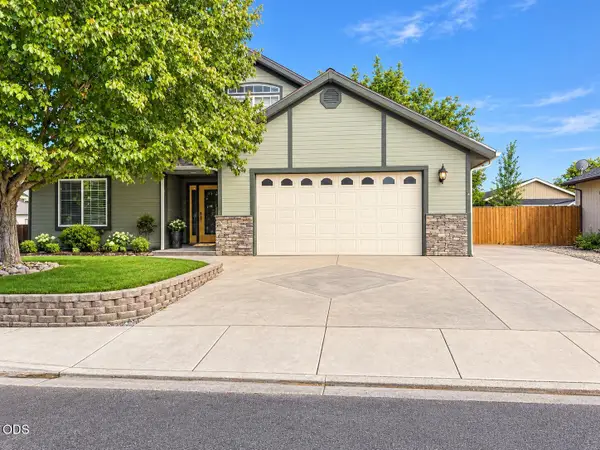1052 Kensington Court, Central Point, OR 97502
