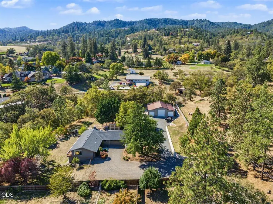 3583 Ross Lane, Central Point, OR 97502 - #2