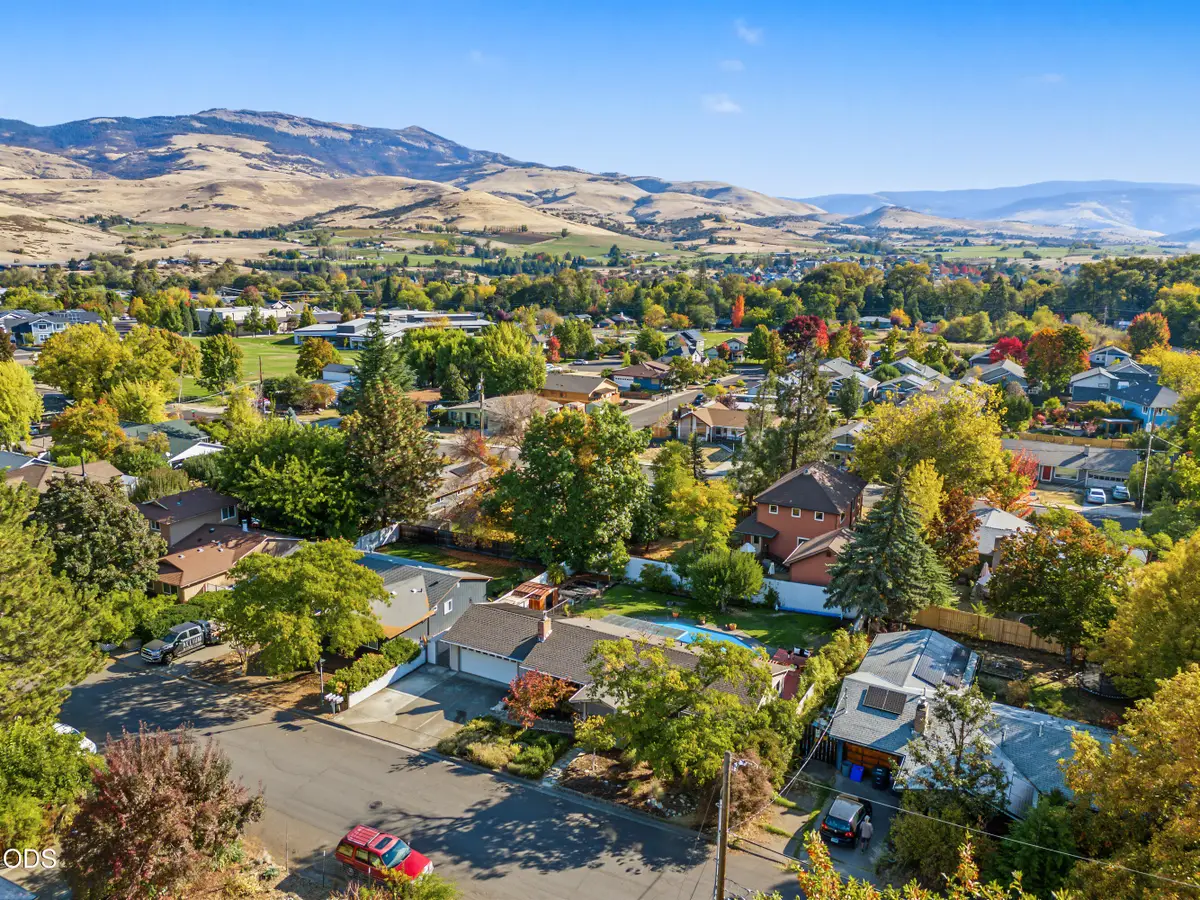 482 Drager Street, Ashland, OR 97520 - #1