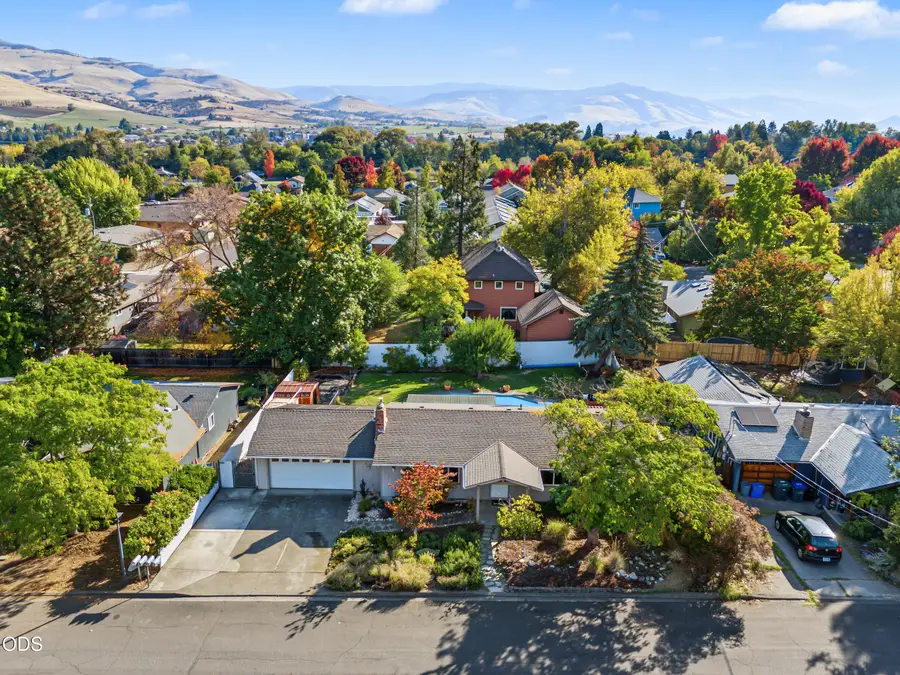 482 Drager Street, Ashland, OR 97520 - #3