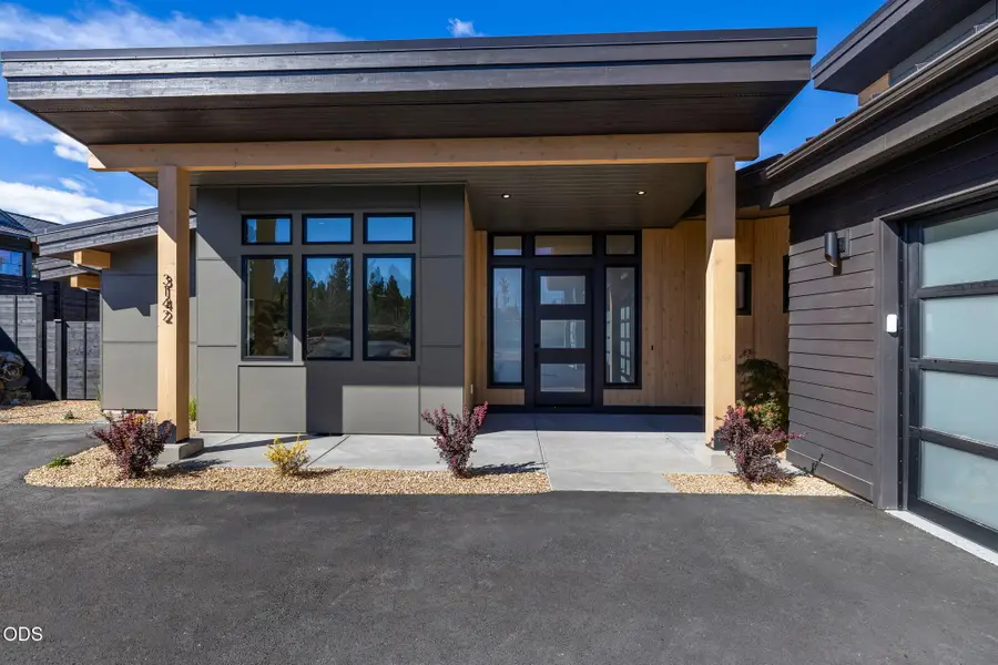3142 NW Crossing Drive #227, Bend, OR 97703 - #3