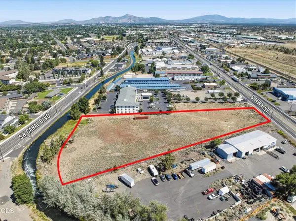 2285 S Highway 97, Redmond, OR 97756