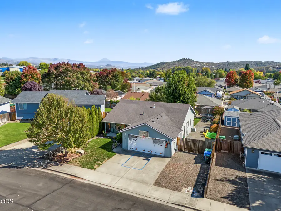 534 Westminster Drive, Eagle Point, OR 97524 - #2