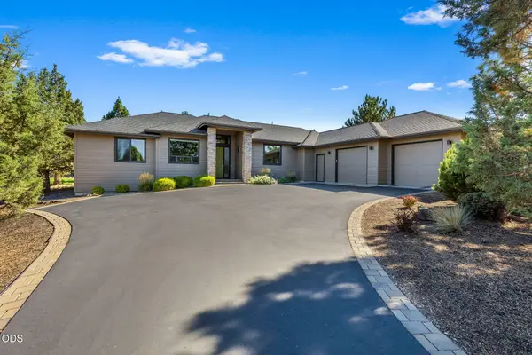 704 Golden Pheasant Drive, Redmond, OR 97756