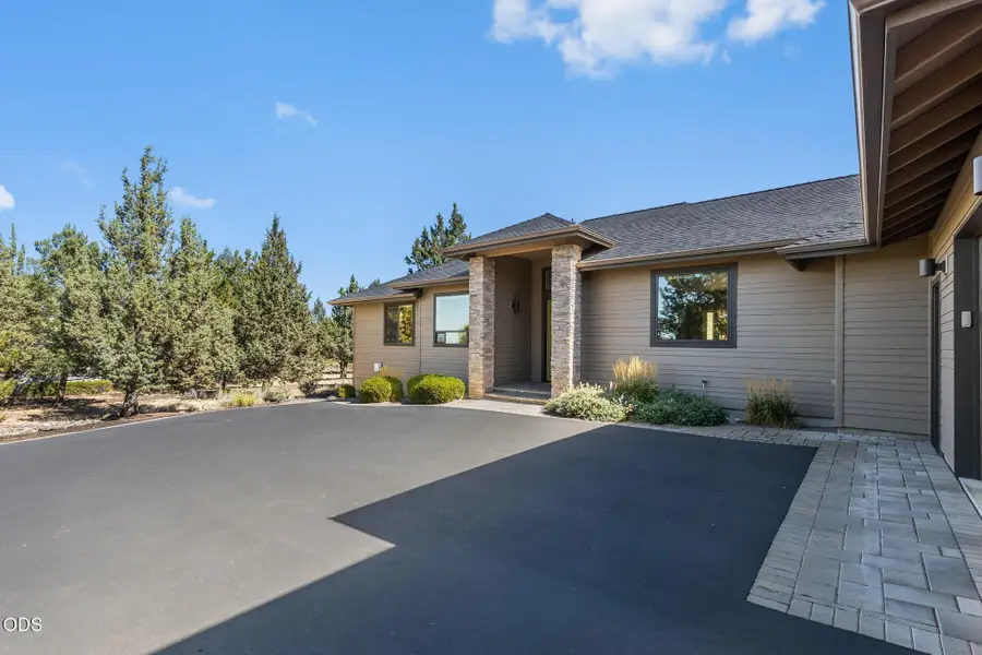 704 Golden Pheasant Drive, Redmond, OR 97756 - #2