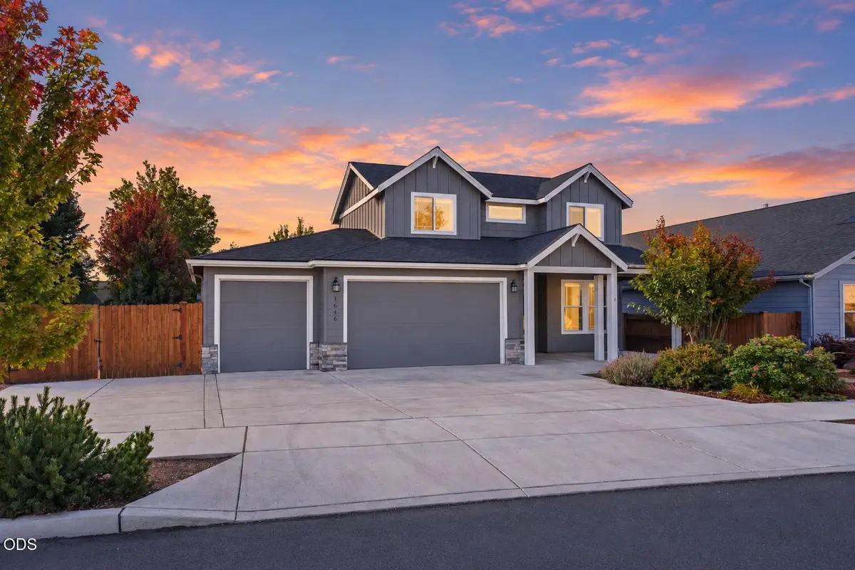 1646 NW Upas Avenue, Redmond, OR 97756 - #1