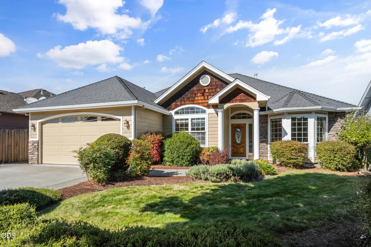 635 Cedarwood Drive, Eagle Point, OR 97524 - #1