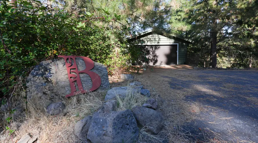 951 Ponderosa Drive, Klamath Falls, OR 97601 - #2