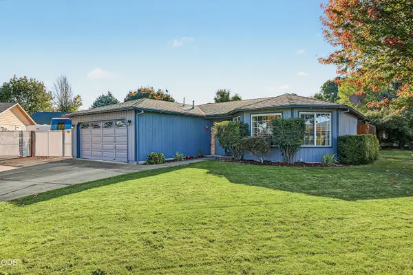 1198 Glengrove Avenue, Central Point, OR 97502