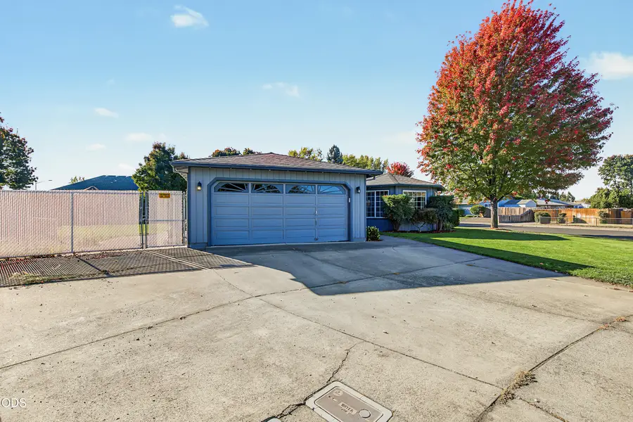 1198 Glengrove Avenue, Central Point, OR 97502 - #2
