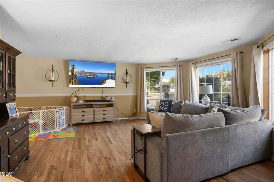 1198 Glengrove Avenue, Central Point, OR 97502 - #3