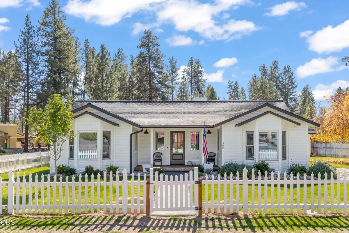 305 W Washington Avenue, Sisters, OR 97759 - #1
