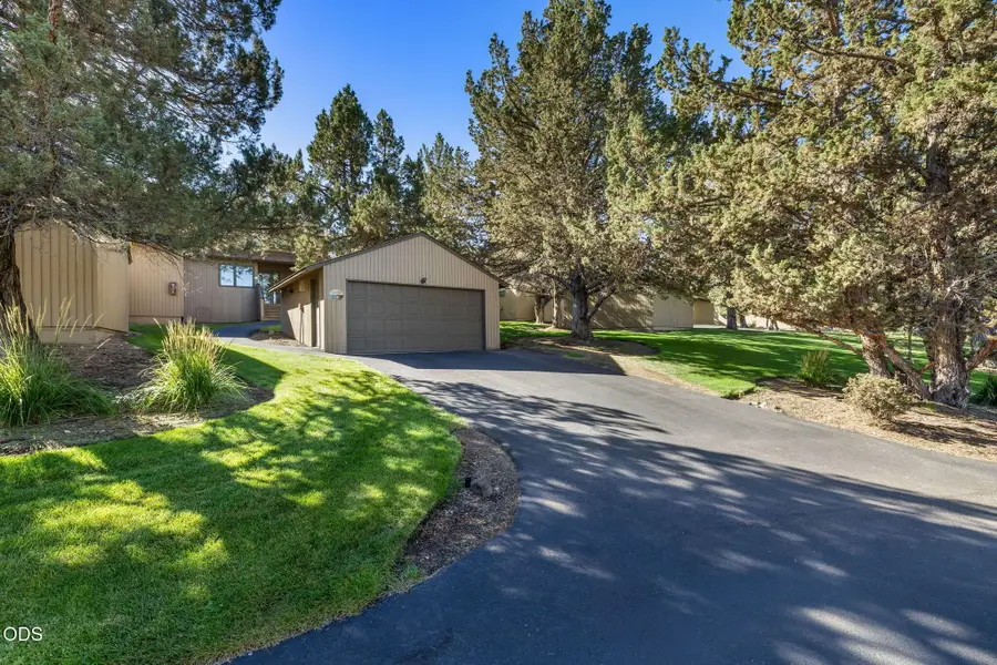 6920 Robin Court, Redmond, OR 97756 - #2