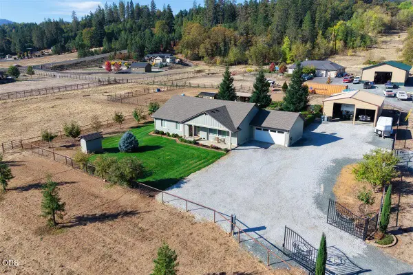 5786 Riverbanks Road, Grants Pass, OR 97527
