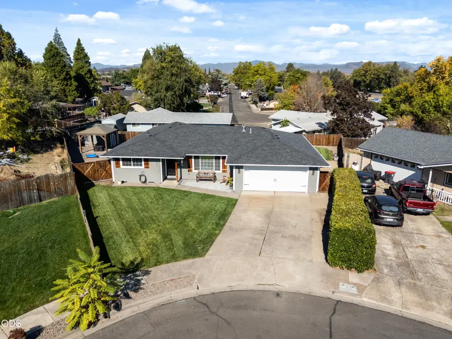 1011 Hermosa Drive, Central Point, OR 97502 - #2