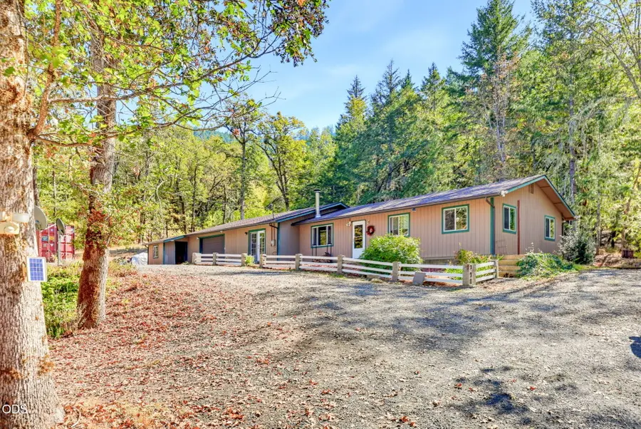835 Greenview Drive, Cave Junction, OR 97523 - #2
